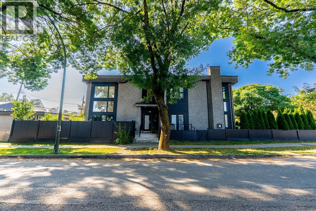 3205 CAROLINA STREET, Vancouver, British Columbia