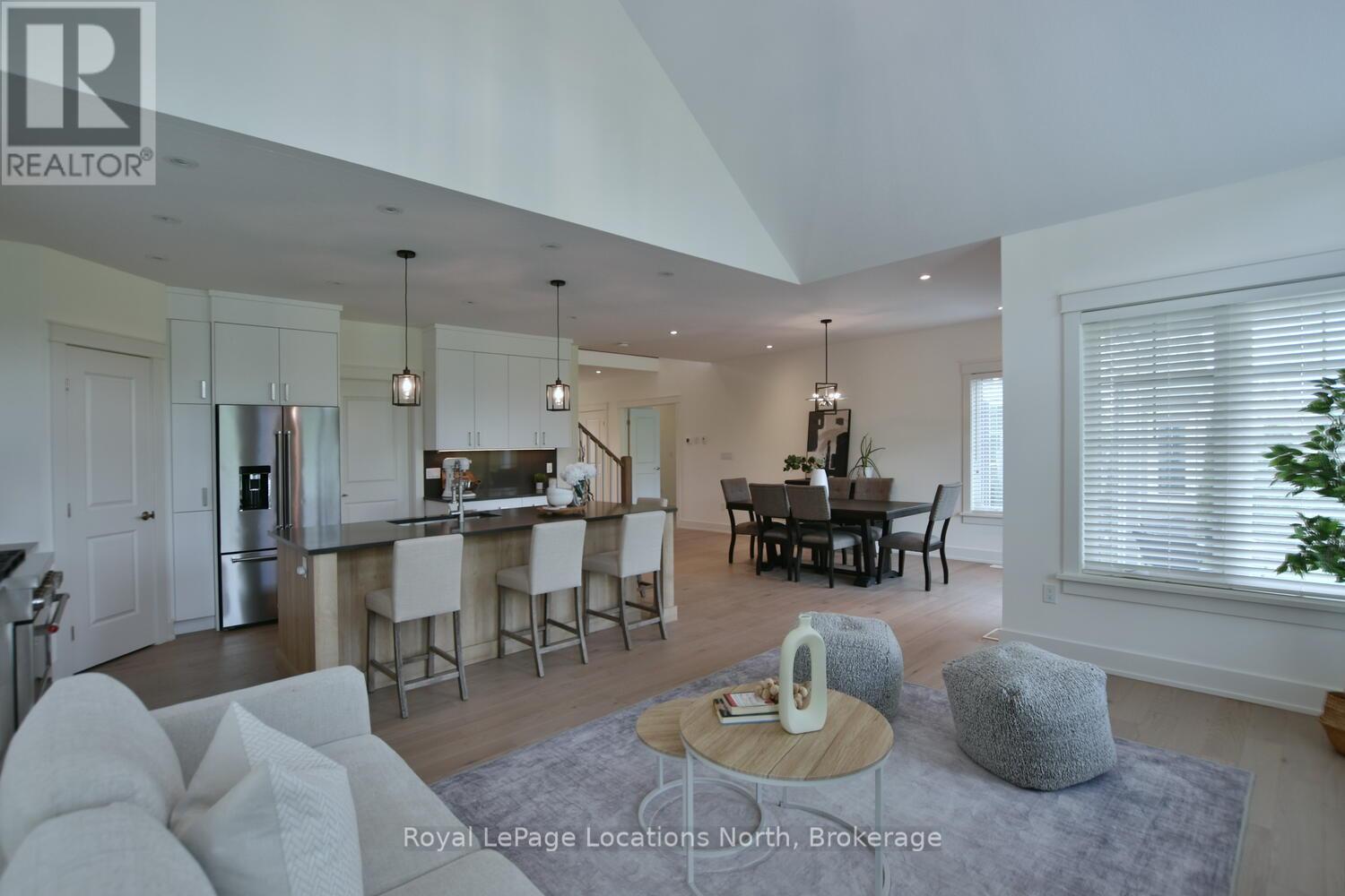 216 Snowberry Lane, Georgian Bluffs, Ontario  N0H 1S0 - Photo 12 - X12406460