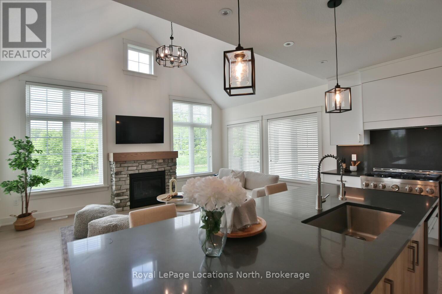 216 Snowberry Lane, Georgian Bluffs, Ontario  N0H 1S0 - Photo 8 - X12406460