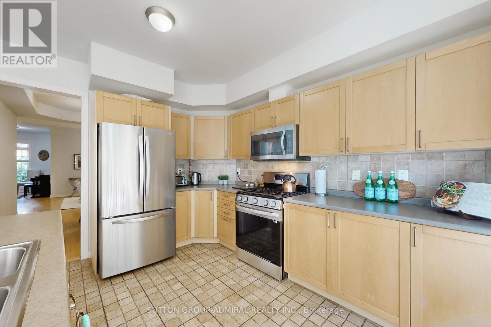 76 Westbury Court, Richmond Hill, Ontario  L4S 2L2 - Photo 12 - N12406125