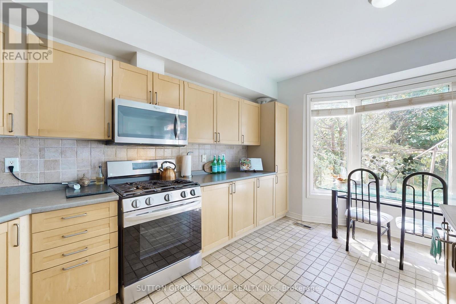 76 Westbury Court, Richmond Hill, Ontario  L4S 2L2 - Photo 14 - N12406125