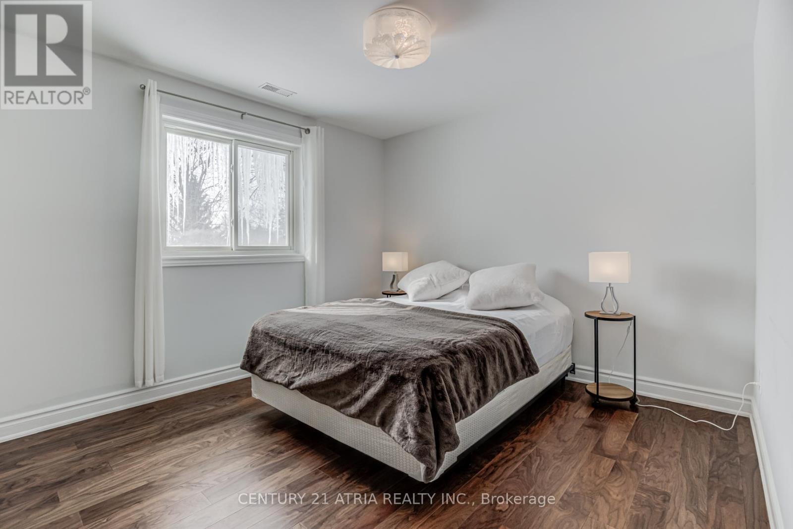58 Lawnwood Court, Richmond Hill, Ontario  L4C 4T2 - Photo 21 - N12406136