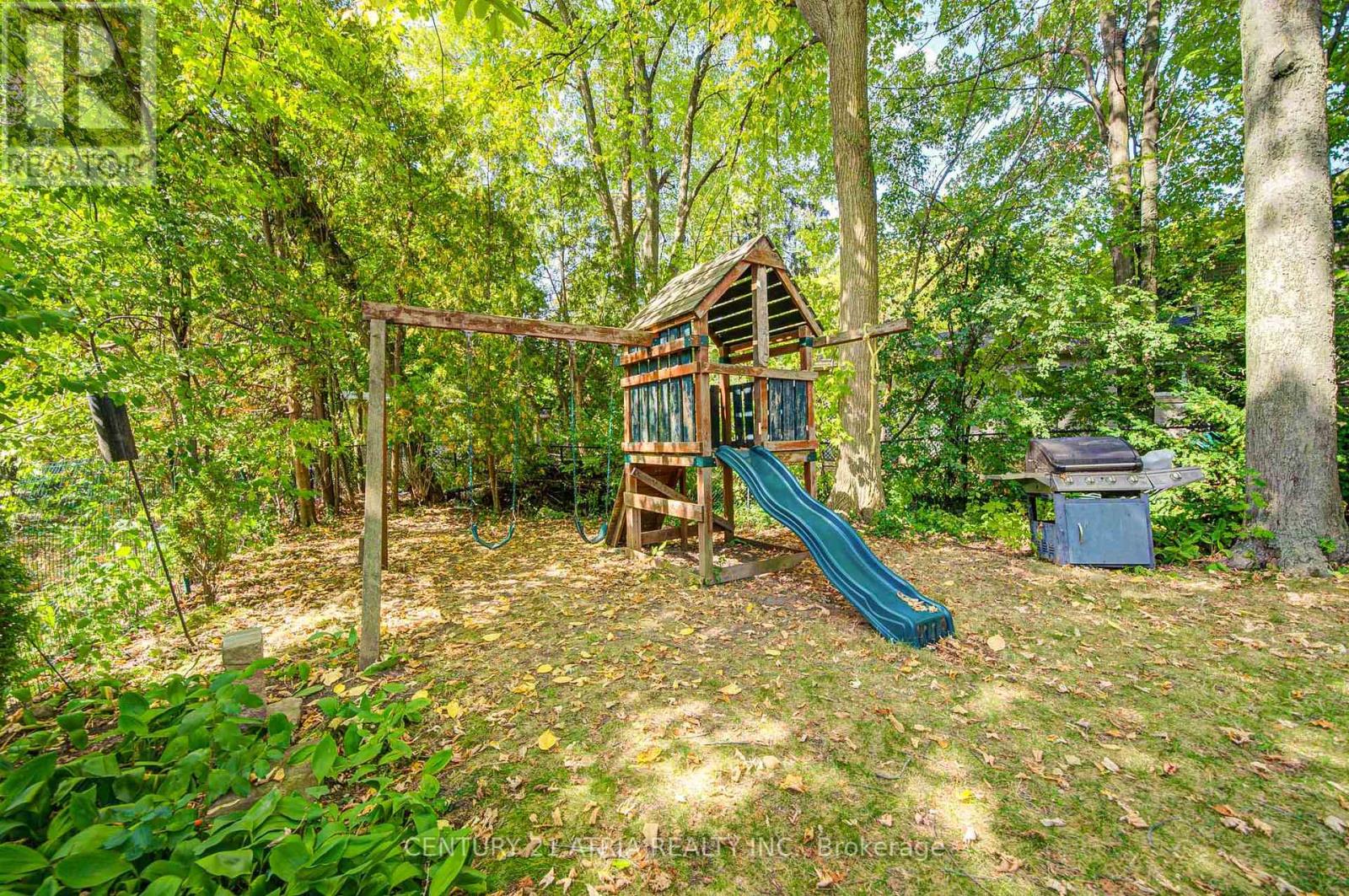 58 Lawnwood Court, Richmond Hill, Ontario  L4C 4T2 - Photo 29 - N12406136