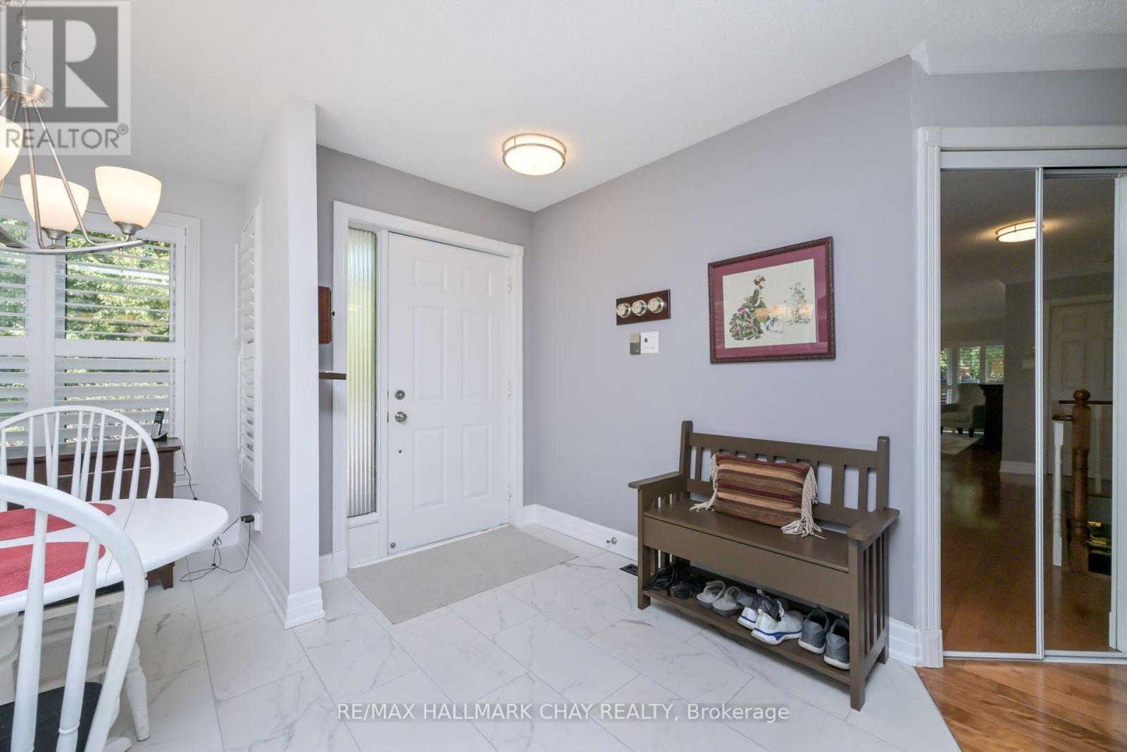 45 Green Briar Road, New Tecumseth, Ontario  L9R 1R6 - Photo 4 - N12406161