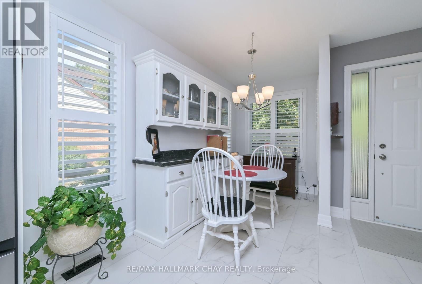 45 Green Briar Road, New Tecumseth, Ontario  L9R 1R6 - Photo 6 - N12406161