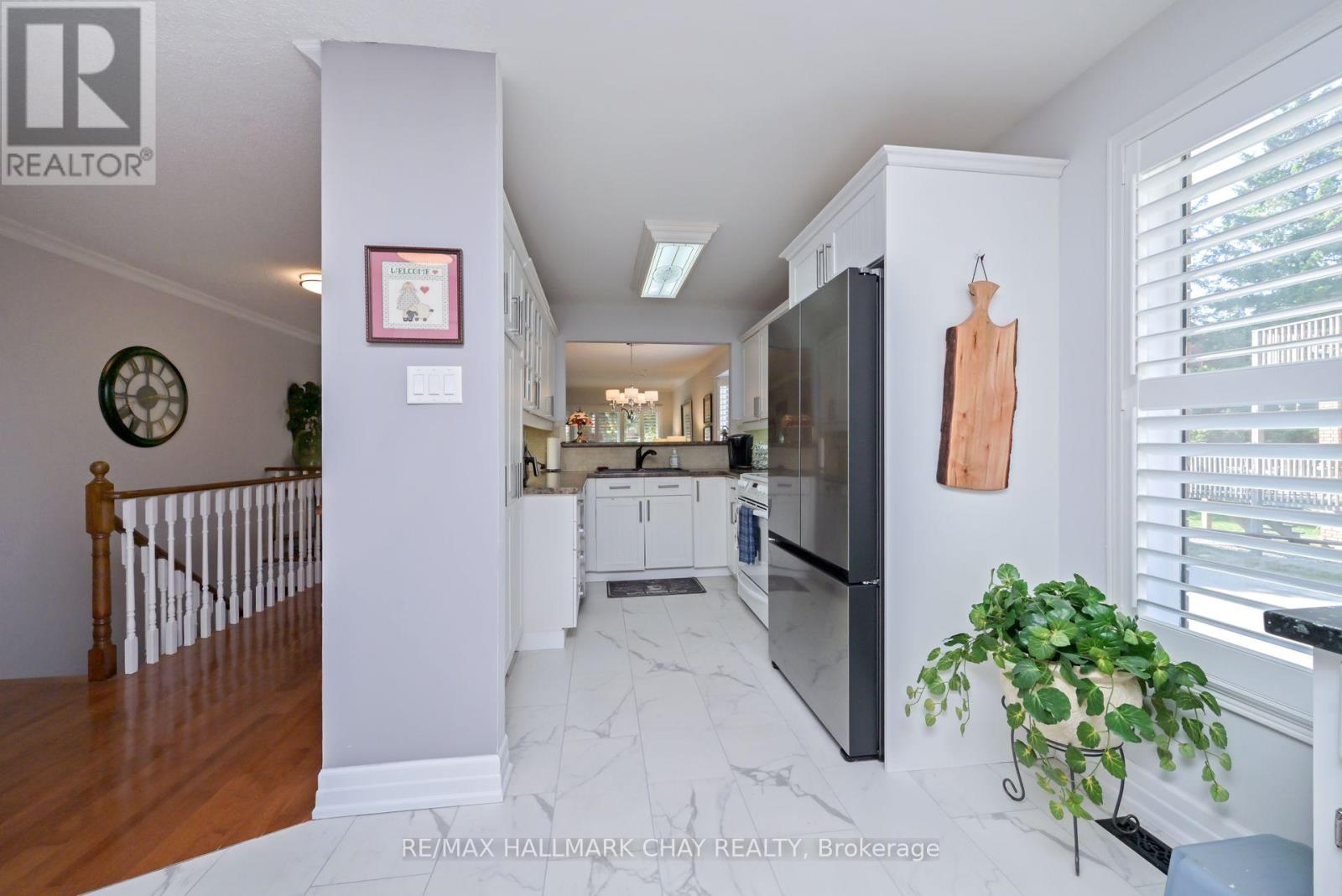 45 Green Briar Road, New Tecumseth, Ontario  L9R 1R6 - Photo 7 - N12406161