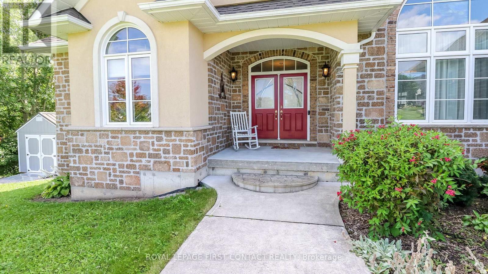 19 Caldwell Drive, Oro-Medonte, Ontario  L0L 2L0 - Photo 4 - S12406164