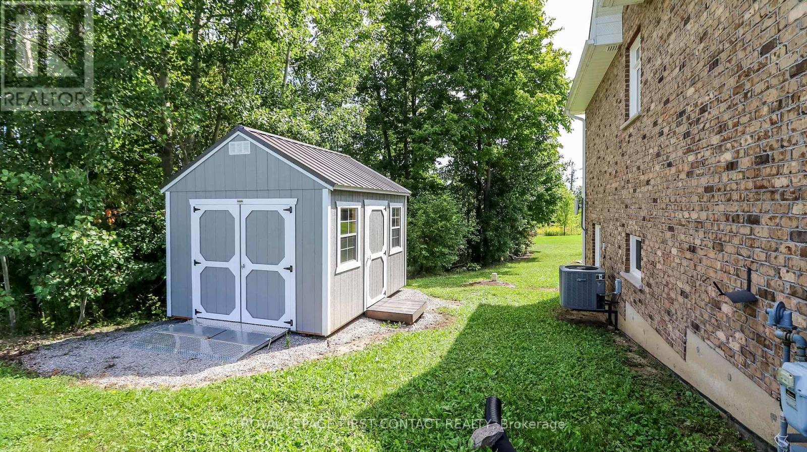 19 Caldwell Drive, Oro-Medonte, Ontario  L0L 2L0 - Photo 5 - S12406164