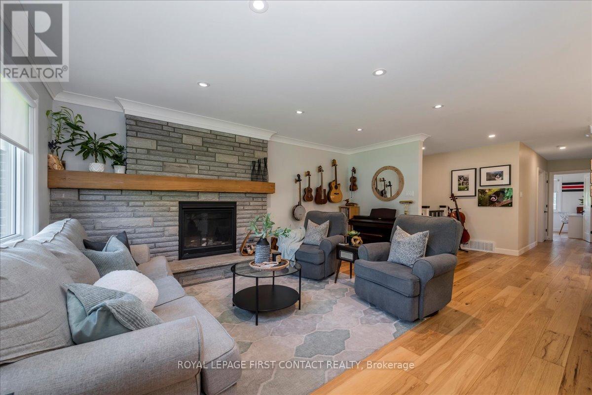31 Mountbatten Crescent, Barrie (Codrington), Ontario  L4M 1T6 - Photo 6 - S12406180