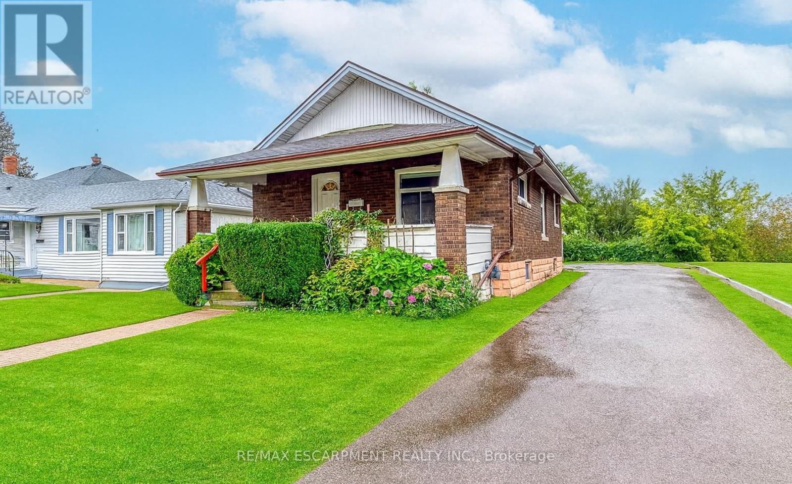 5188 Maple Street, Niagara Falls, Ontario  L2E 2N4 - Photo 2 - X12383758
