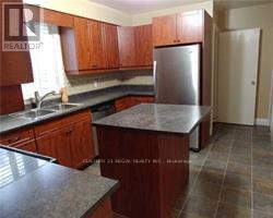 Upper - 3955 Bloor Street W, Toronto, Ontario  M9B 1M2 - Photo 4 - W12406154
