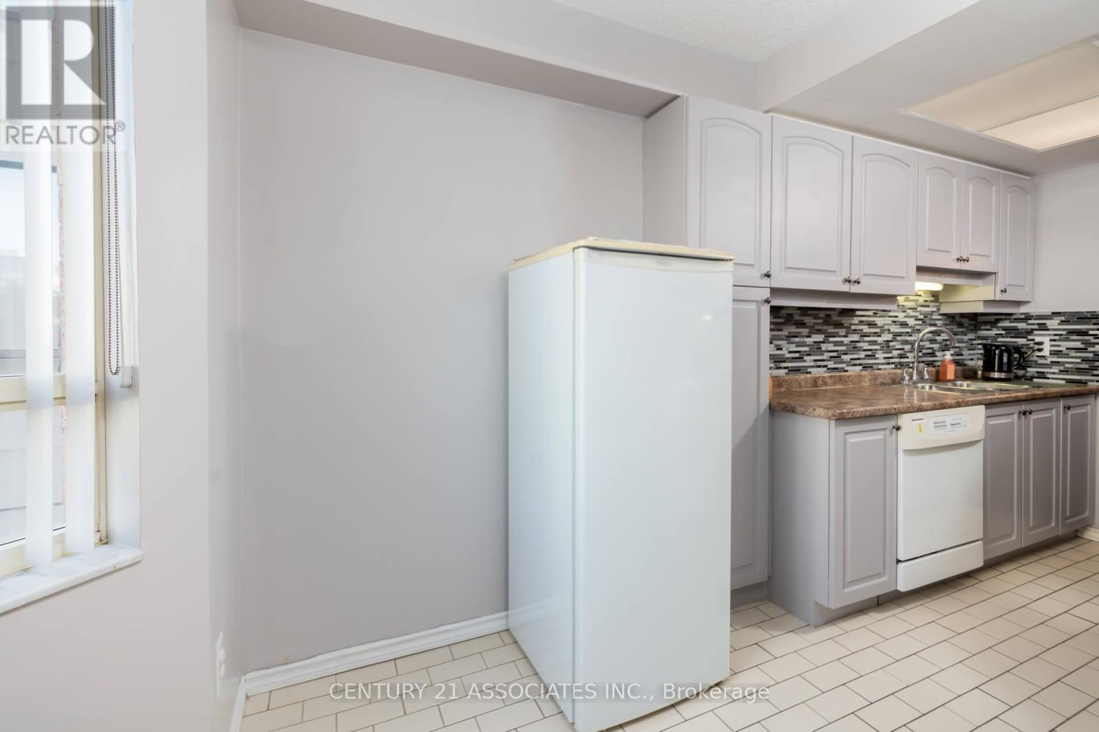 605 - 5 Lisa Street, Brampton, Ontario  L6T 4T4 - Photo 17 - W12406157