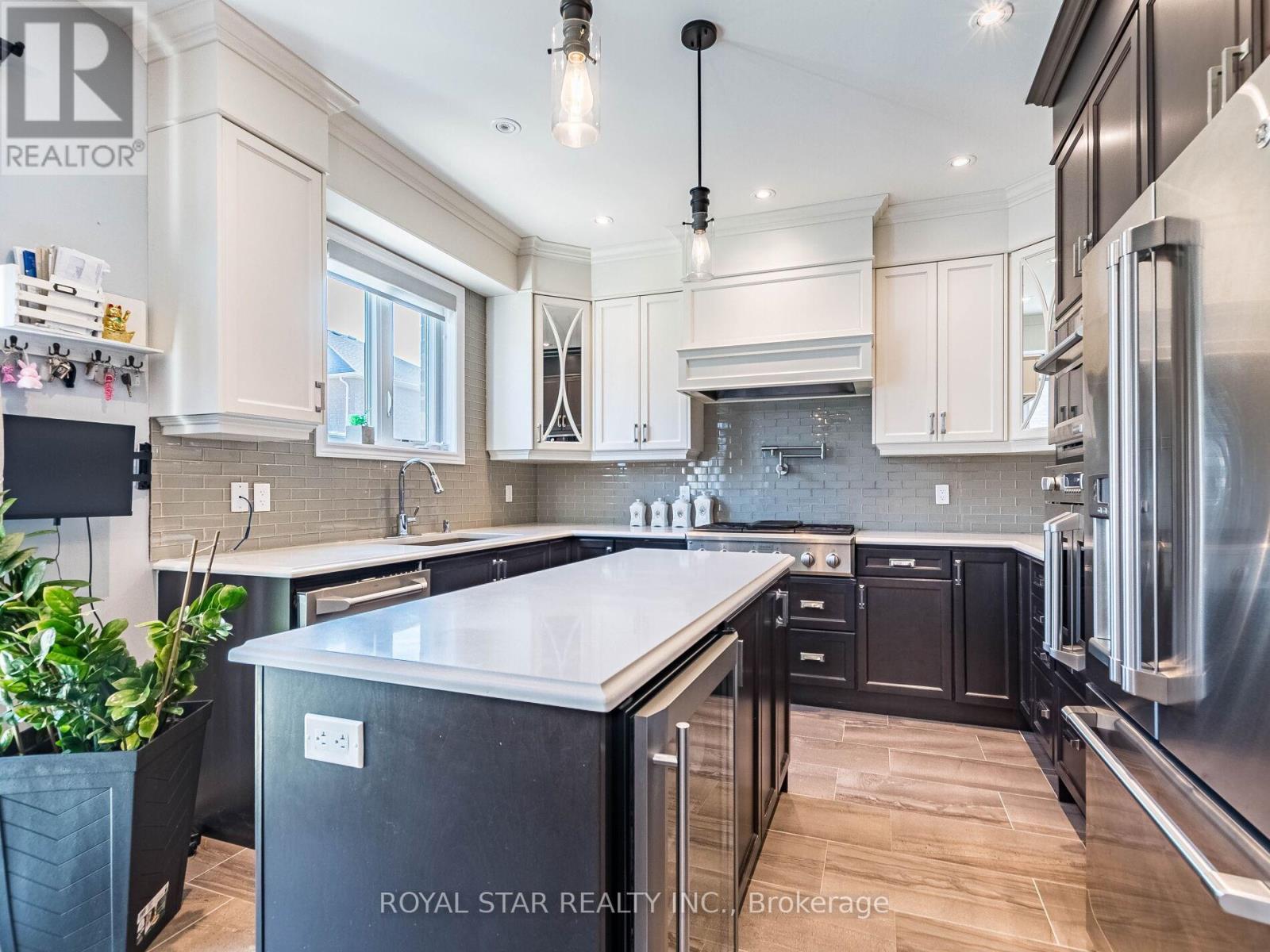 10 Spokanne Street, Brampton, Ontario  L6R 4A2 - Photo 11 - W12406190