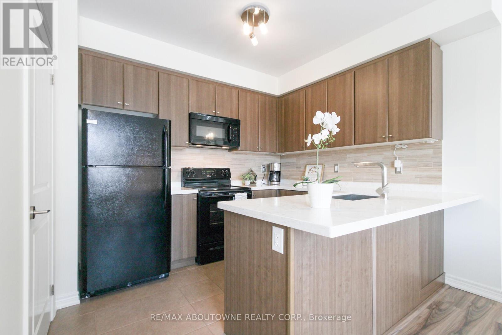 206 - 2339 Sawgrass Drive, Oakville, Ontario  L6H 0L1 - Photo 5 - W12406207