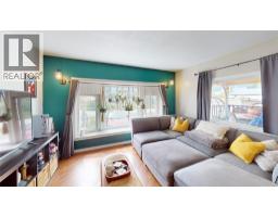 4785 Selkirk Avenue Edgewater North