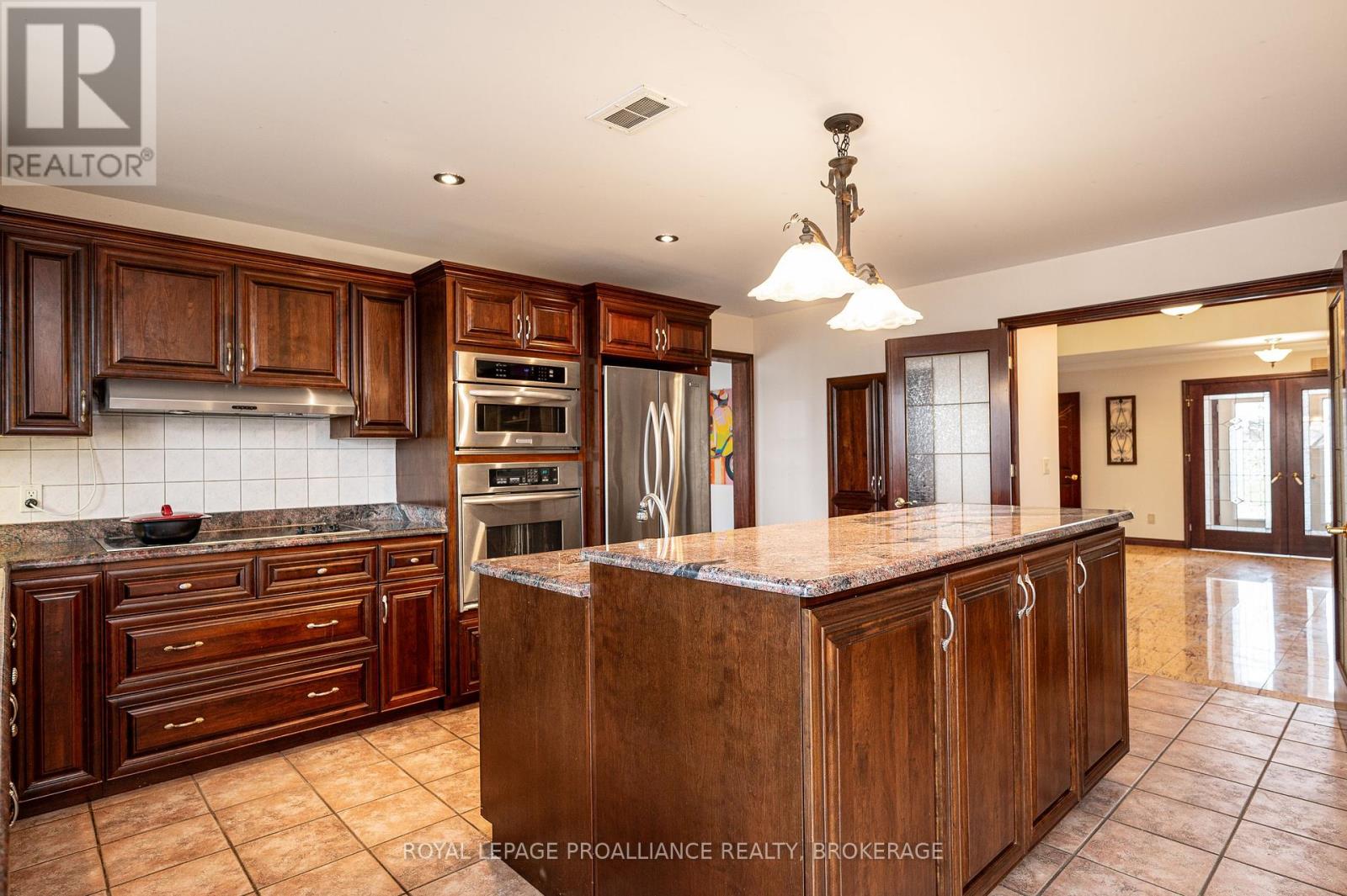 4734 Lakeside Lane, Loyalist, Ontario  K0H 1G0 - Photo 17 - X12406523