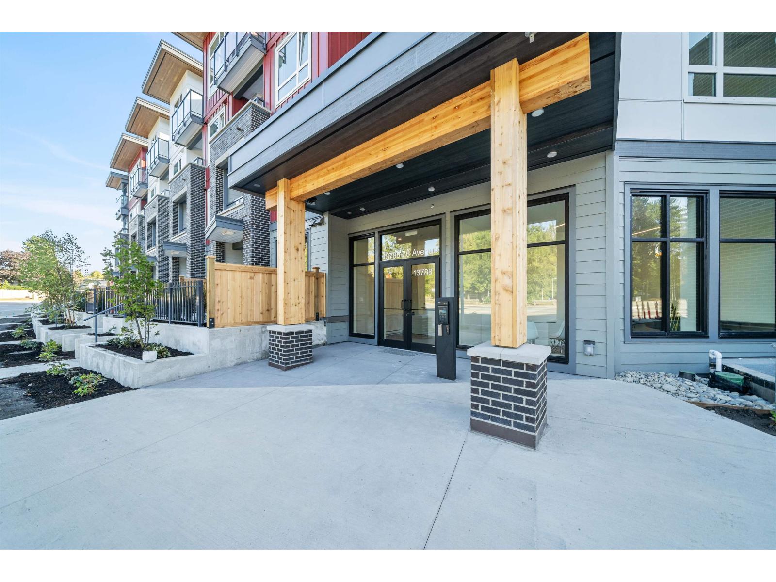 317 13788 76 Avenue, Surrey, British Columbia  V3W 8J5 - Photo 2 - R3047180