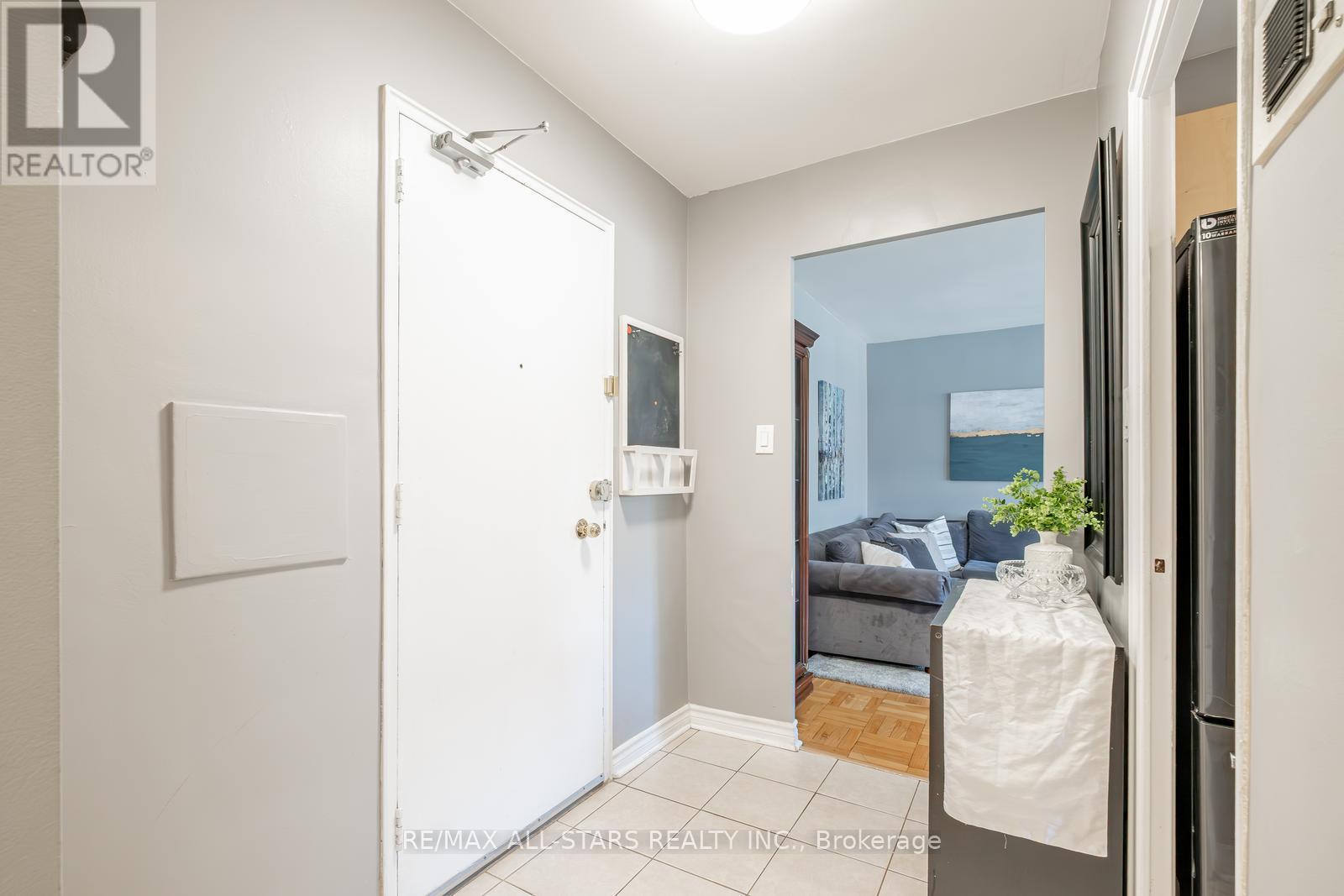 201 - 219 Wilson Avenue, Toronto, Ontario  M5M 3B2 - Photo 9 - C12406310