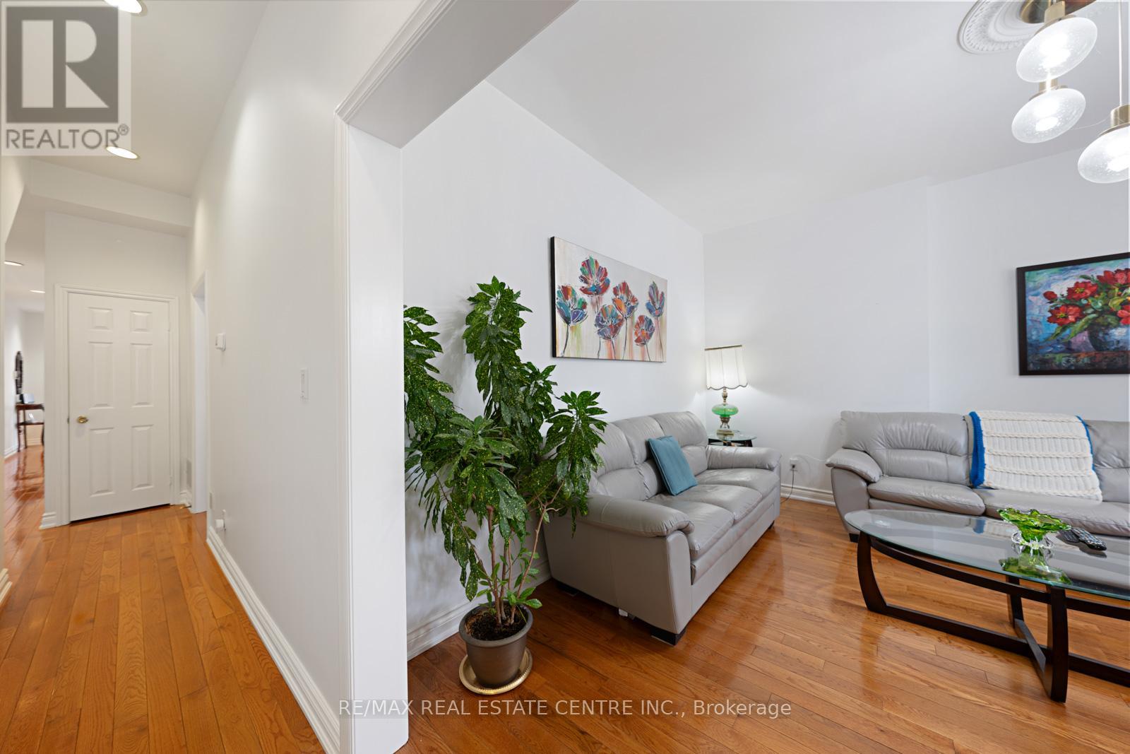 14 Churchill Avenue, Toronto, Ontario  M6J 2B4 - Photo 9 - C12406385