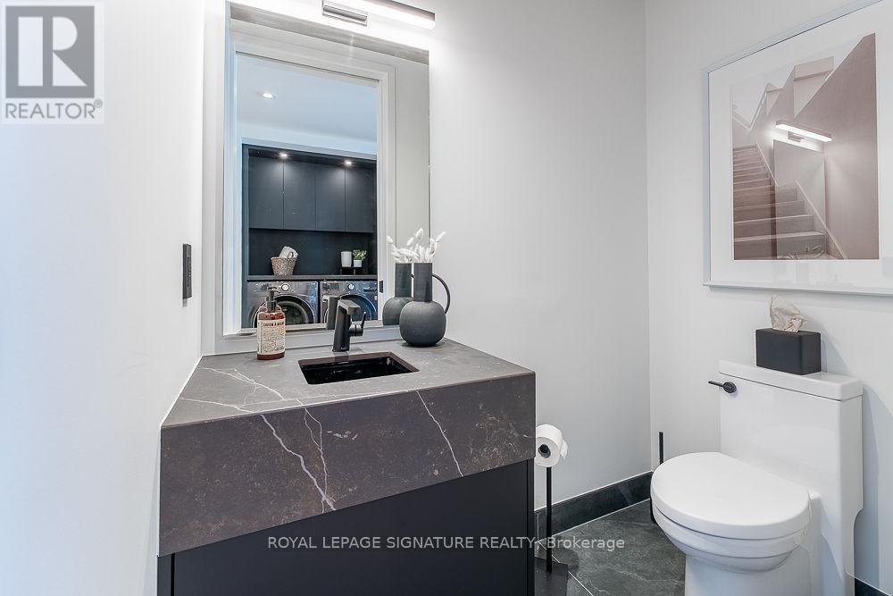 705 - 60 Bathurst Street, Toronto (Niagara), Ontario  M5V 2P4 - Photo 3 - C12406422