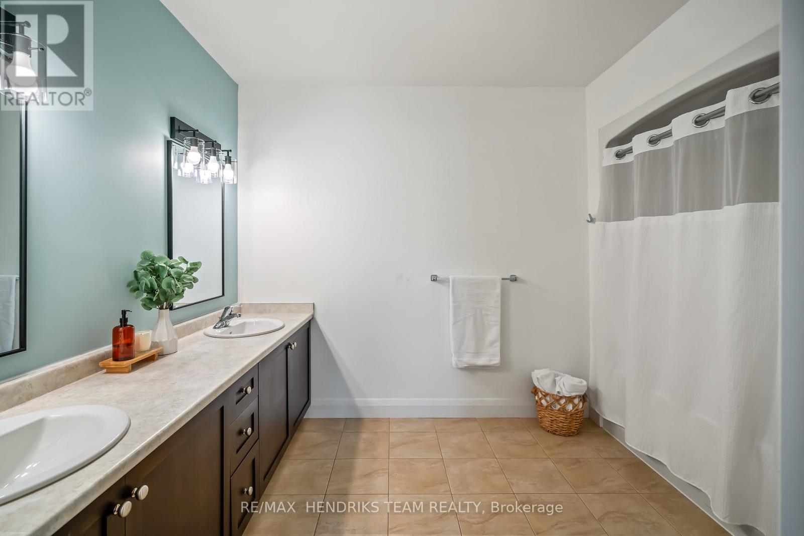 201 - 26 Wellington Street, St. Catharines, Ontario  L2R 5P8 - Photo 20 - X12406491