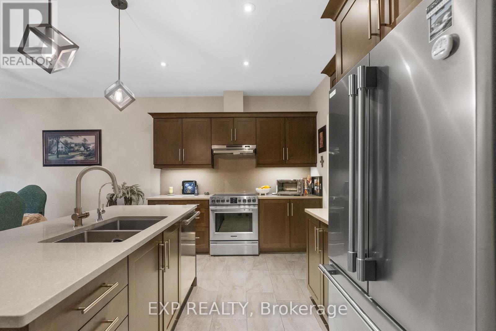 25 Andrew Lane, Thorold, Ontario  L2V 0V3 - Photo 6 - X12406497