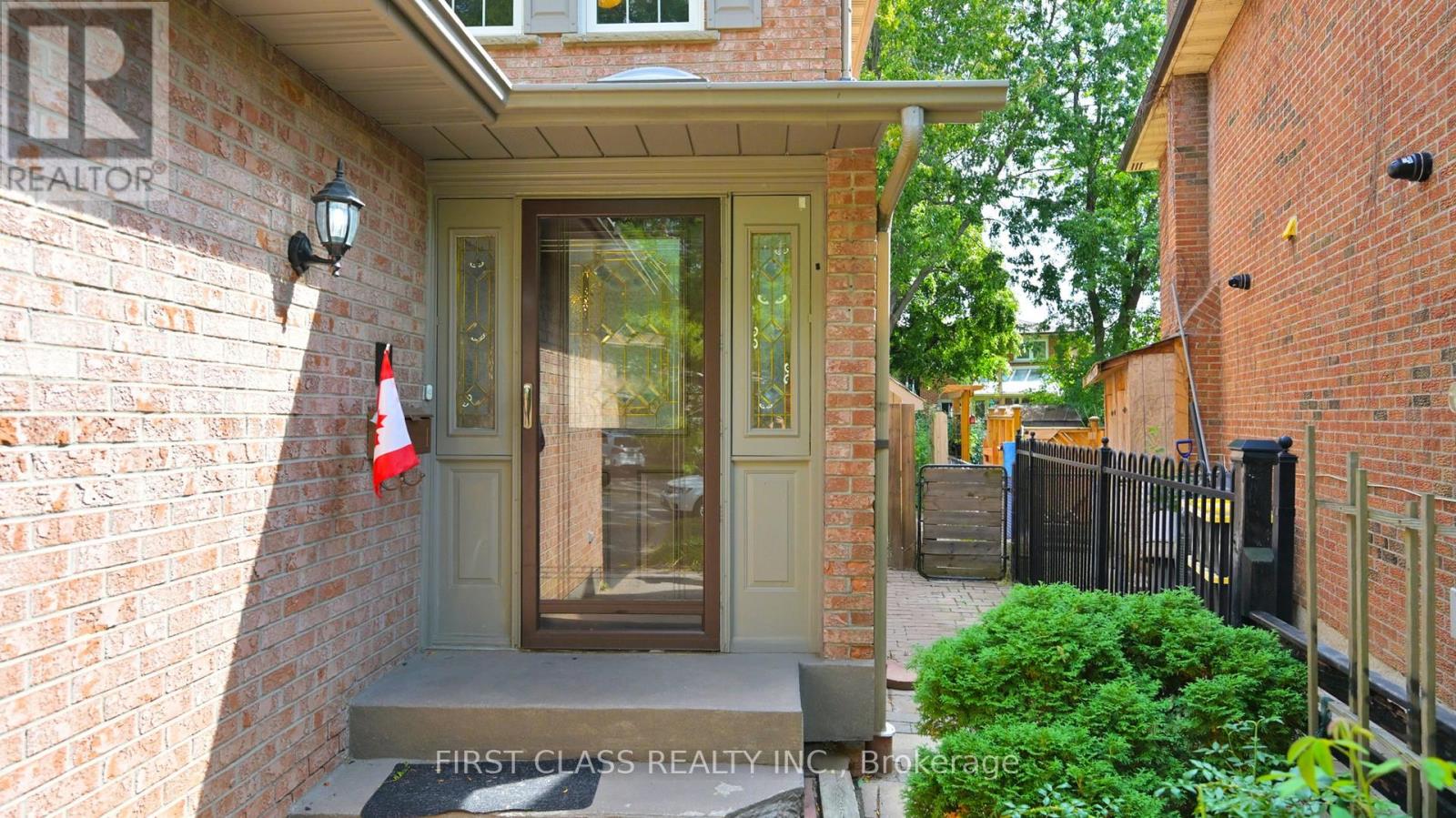 31 Richwood Drive, Markham, Ontario  L3P 3Y7 - Photo 2 - N12406249
