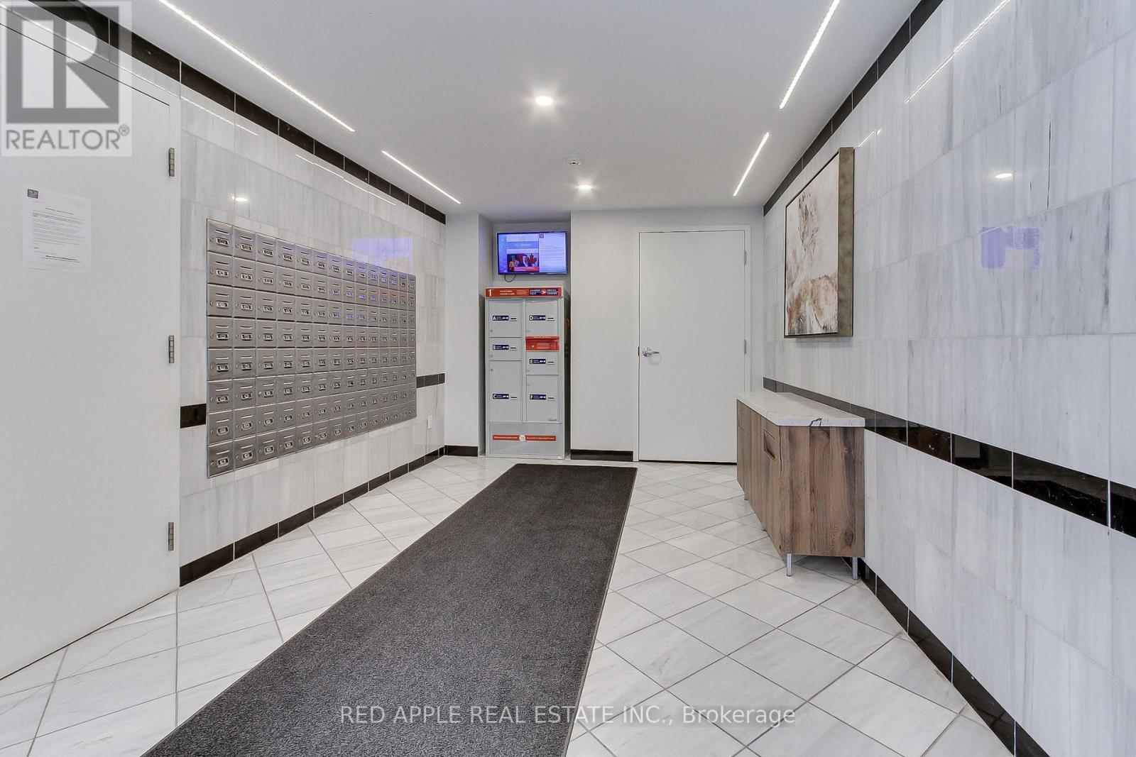 910 - 250 Davis Drive, Newmarket (Central Newmarket), Ontario  L3Y 7T7 - Photo 23 - N12406270