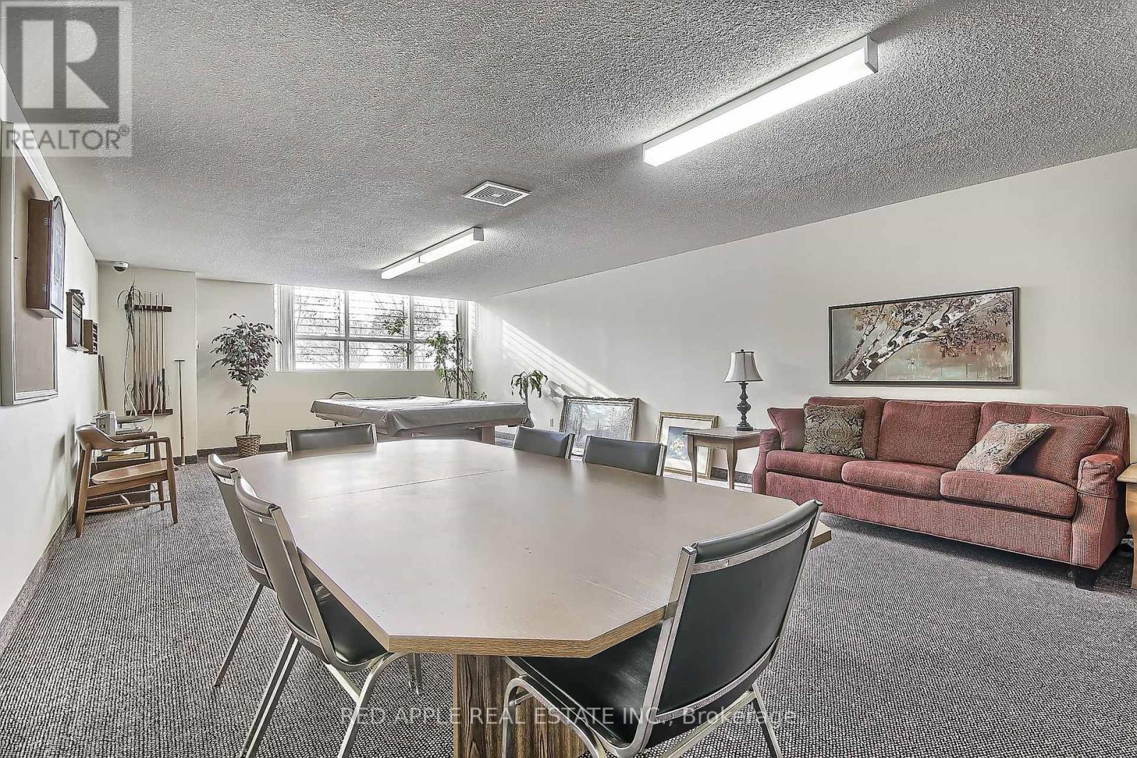 910 - 250 Davis Drive, Newmarket (Central Newmarket), Ontario  L3Y 7T7 - Photo 26 - N12406270