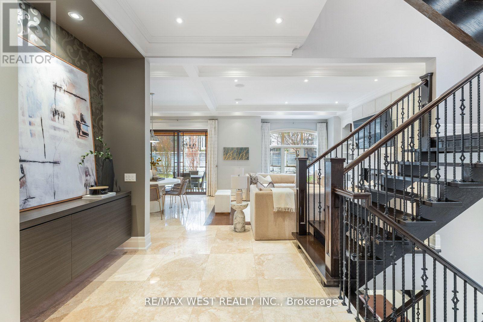 6 Weller Crescent, Vaughan, Ontario  L6A 1E4 - Photo 12 - N12406290