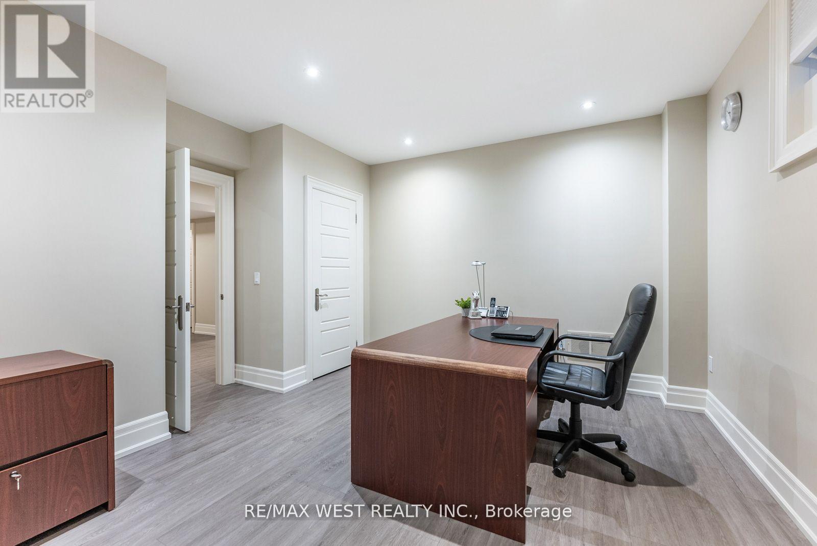 6 Weller Crescent, Vaughan, Ontario  L6A 1E4 - Photo 37 - N12406290