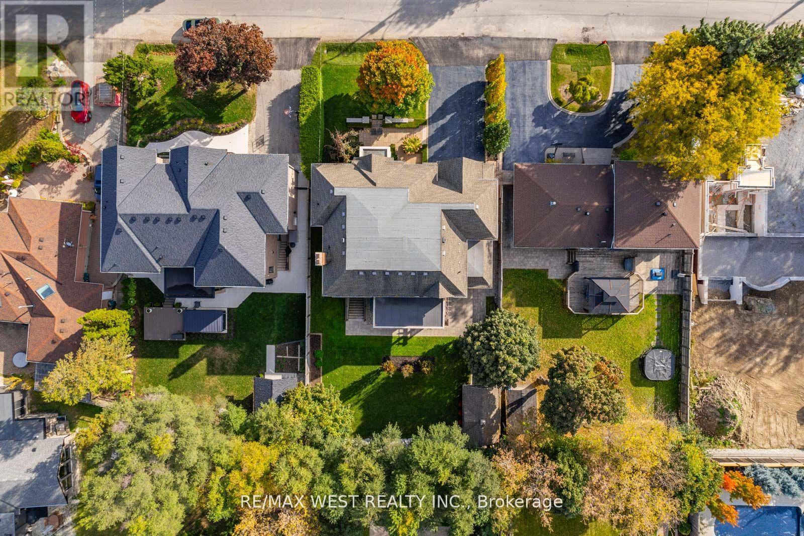 Property at 6 WELLER CRESCENT image 5