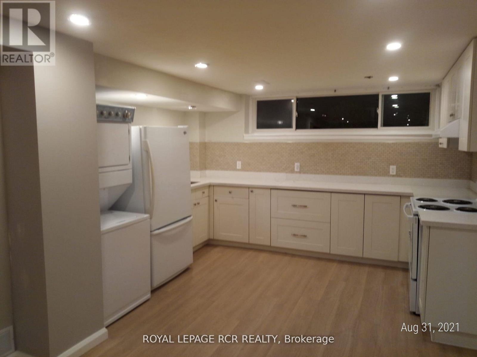 15 Mcdonald Drive, Aurora (Aurora Heights), Ontario  L4G 2T4 - Photo 11 - N12406354