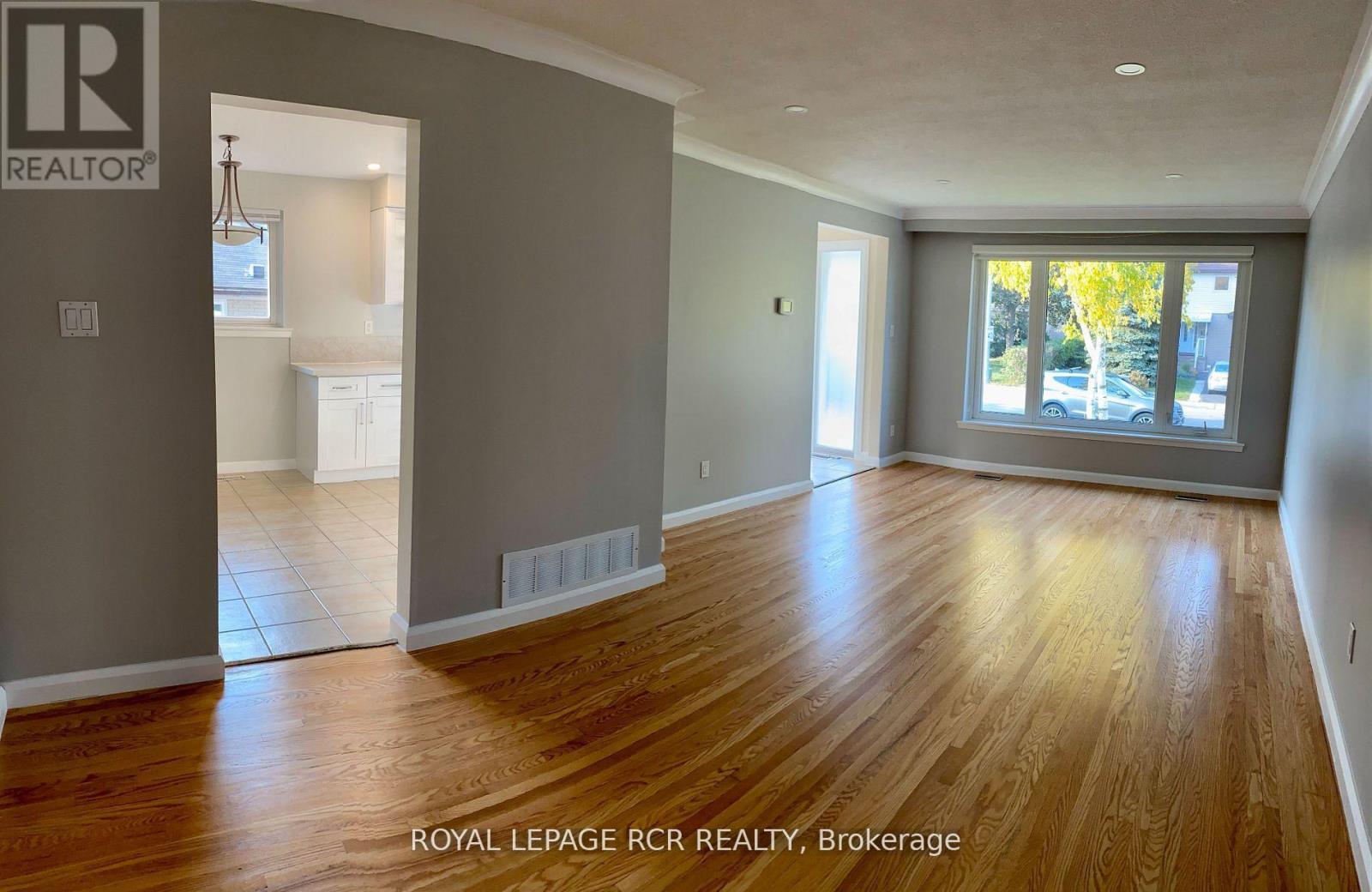 15 Mcdonald Drive, Aurora (Aurora Heights), Ontario  L4G 2T4 - Photo 13 - N12406354