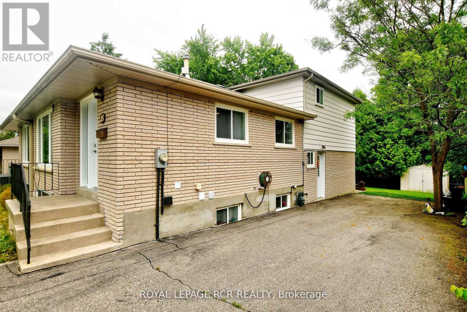 15 Mcdonald Drive, Aurora (Aurora Heights), Ontario  L4G 2T4 - Photo 3 - N12406354