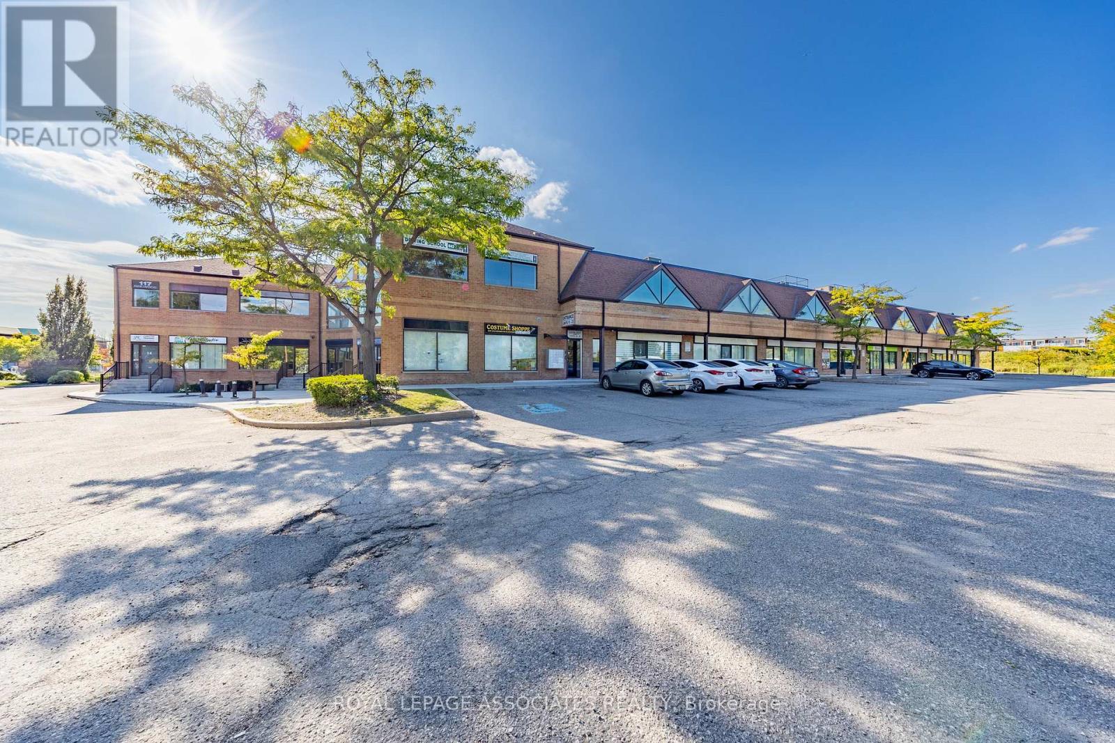 9 - 117 Ringwood Drive, Whitchurch-Stouffville, Ontario  L4A 8C1 - Photo 4 - N12406404