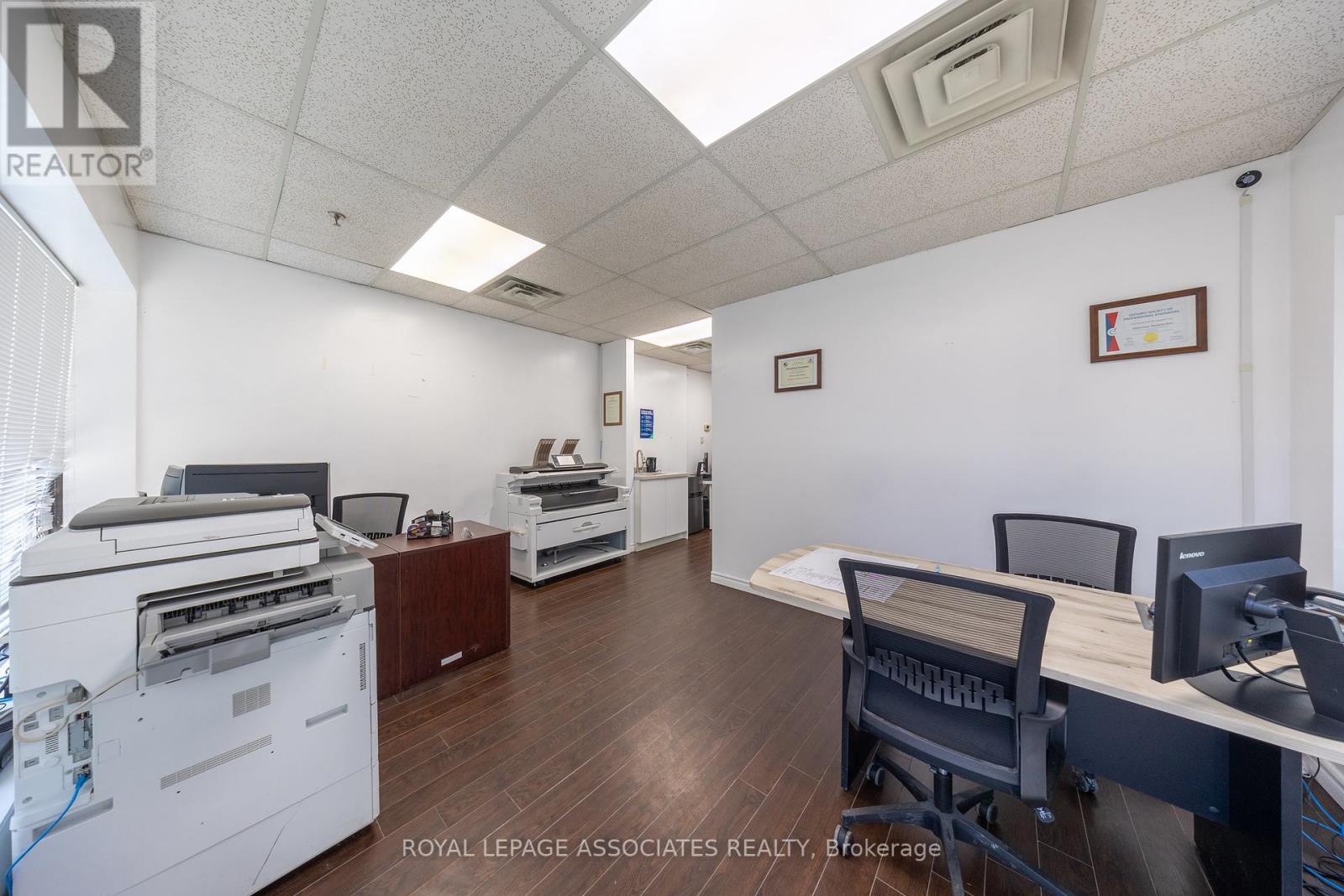 9 - 117 Ringwood Drive, Whitchurch-Stouffville, Ontario  L4A 8C1 - Photo 6 - N12406404