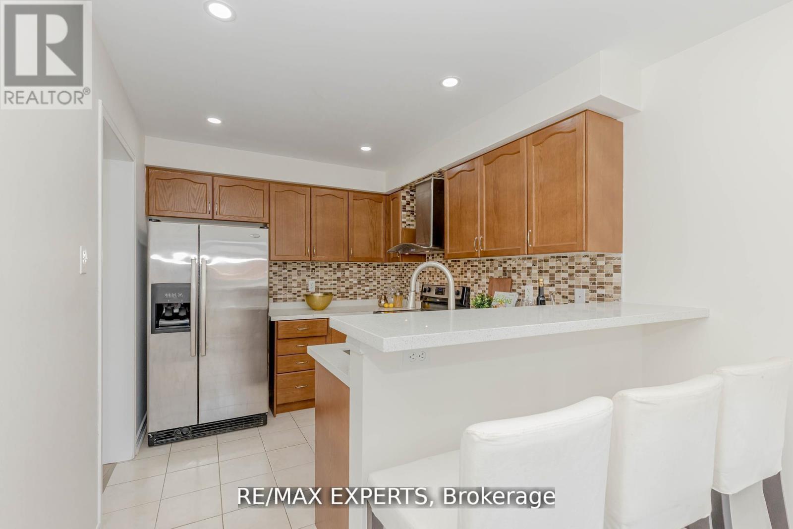64 Peppertree Lane, Whitchurch-Stouffville (Stouffville), Ontario  L4A 0M8 - Photo 18 - N12406414