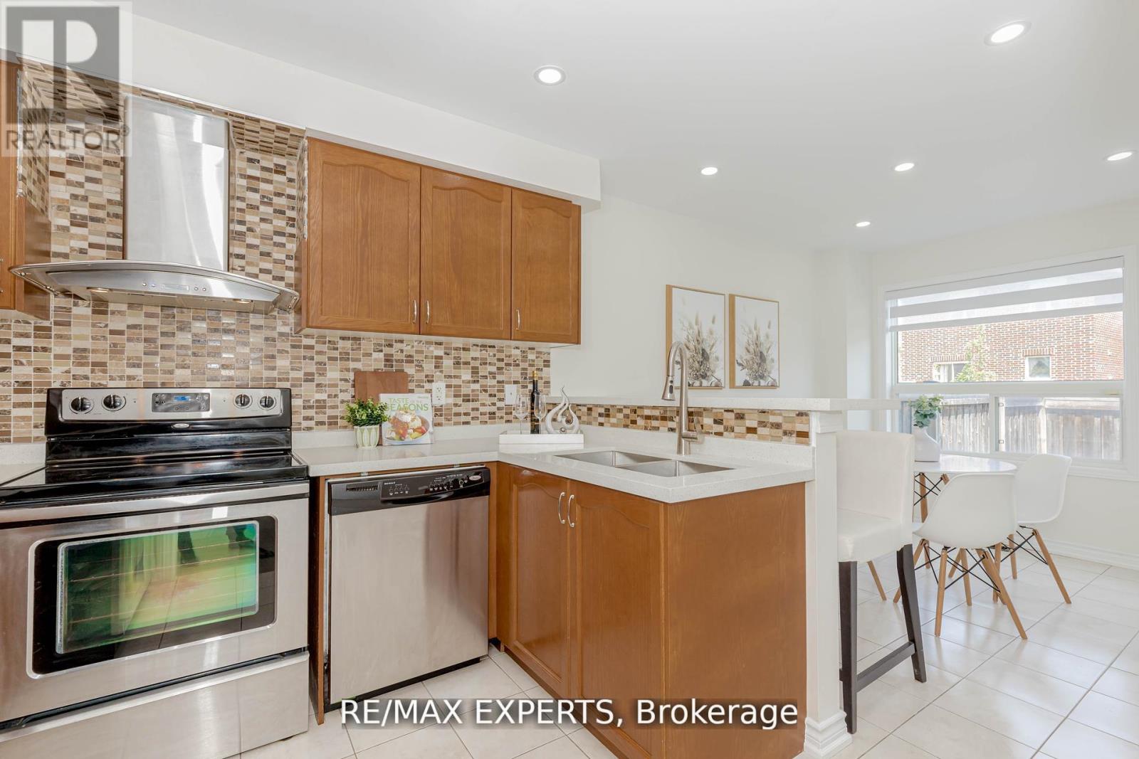 64 Peppertree Lane, Whitchurch-Stouffville (Stouffville), Ontario  L4A 0M8 - Photo 20 - N12406414