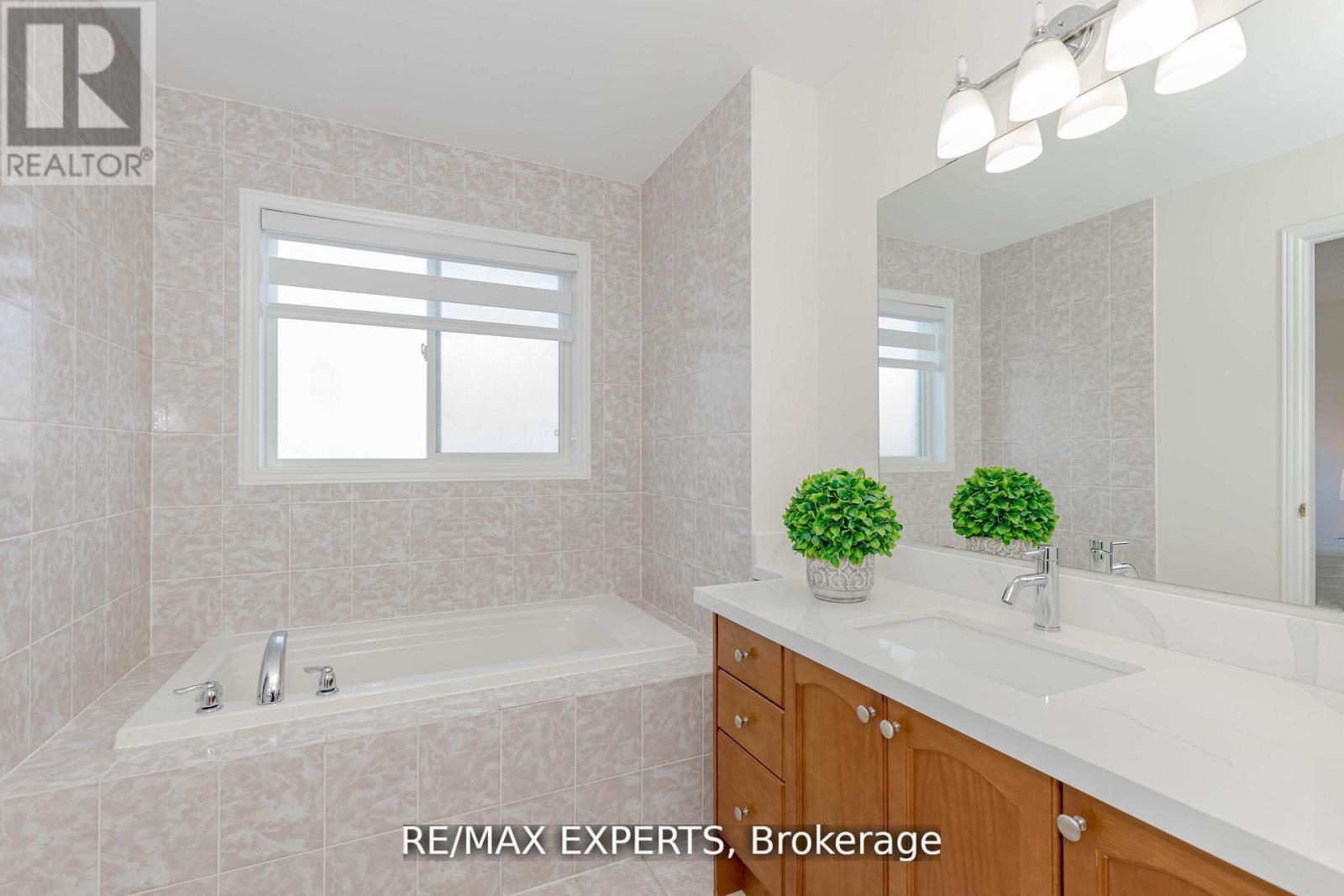 64 Peppertree Lane, Whitchurch-Stouffville (Stouffville), Ontario  L4A 0M8 - Photo 40 - N12406414