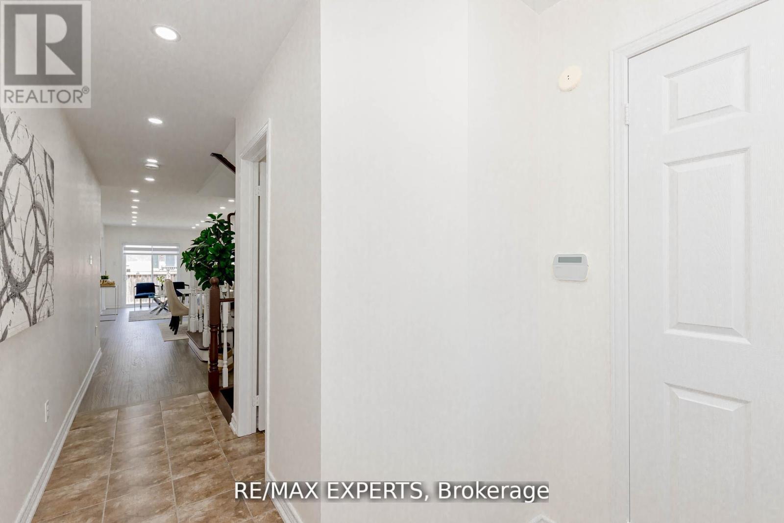 64 Peppertree Lane, Whitchurch-Stouffville (Stouffville), Ontario  L4A 0M8 - Photo 6 - N12406414