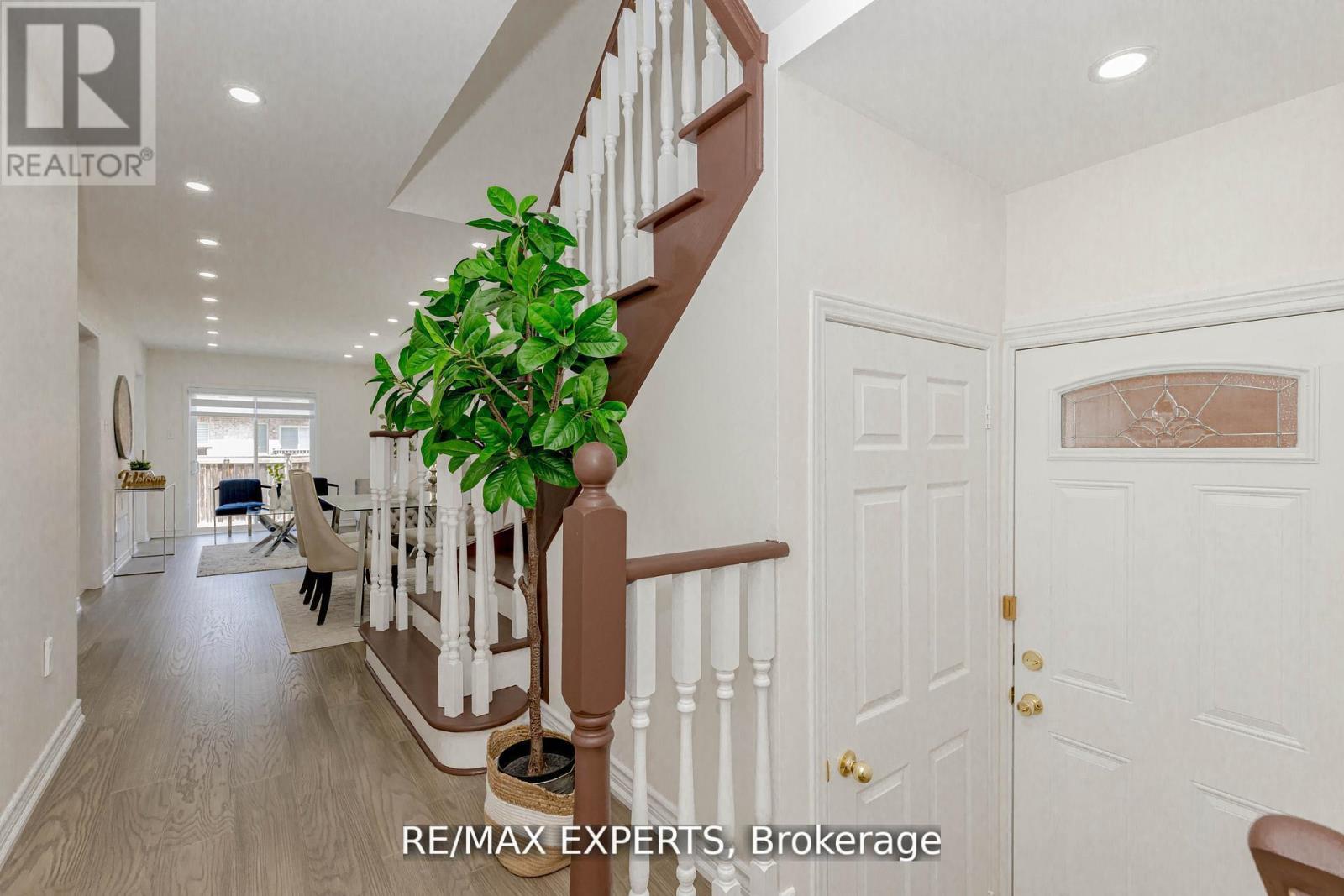 64 Peppertree Lane, Whitchurch-Stouffville (Stouffville), Ontario  L4A 0M8 - Photo 7 - N12406414