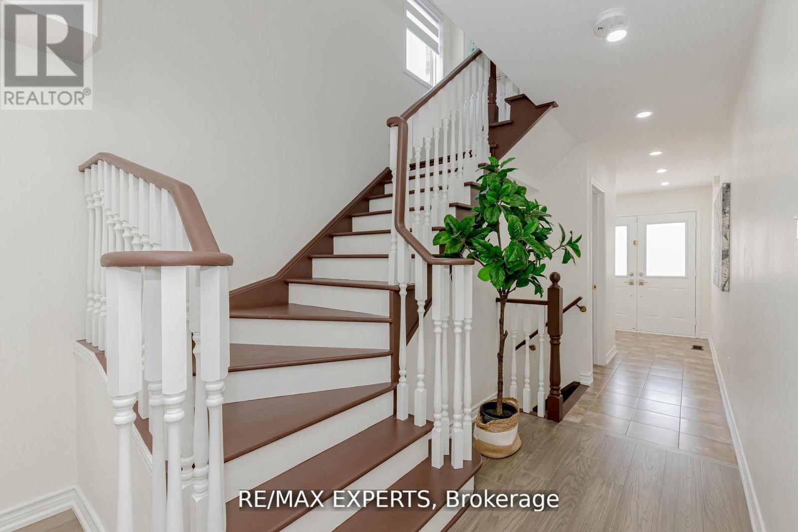64 Peppertree Lane, Whitchurch-Stouffville (Stouffville), Ontario  L4A 0M8 - Photo 8 - N12406414