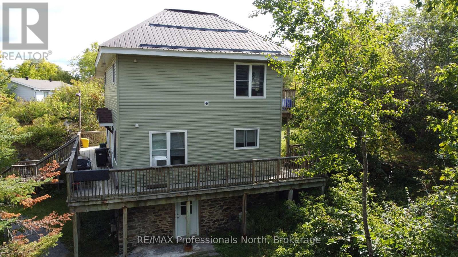 9 West Road, Huntsville, Ontario  P1H 1K9 - Photo 2 - X12406463
