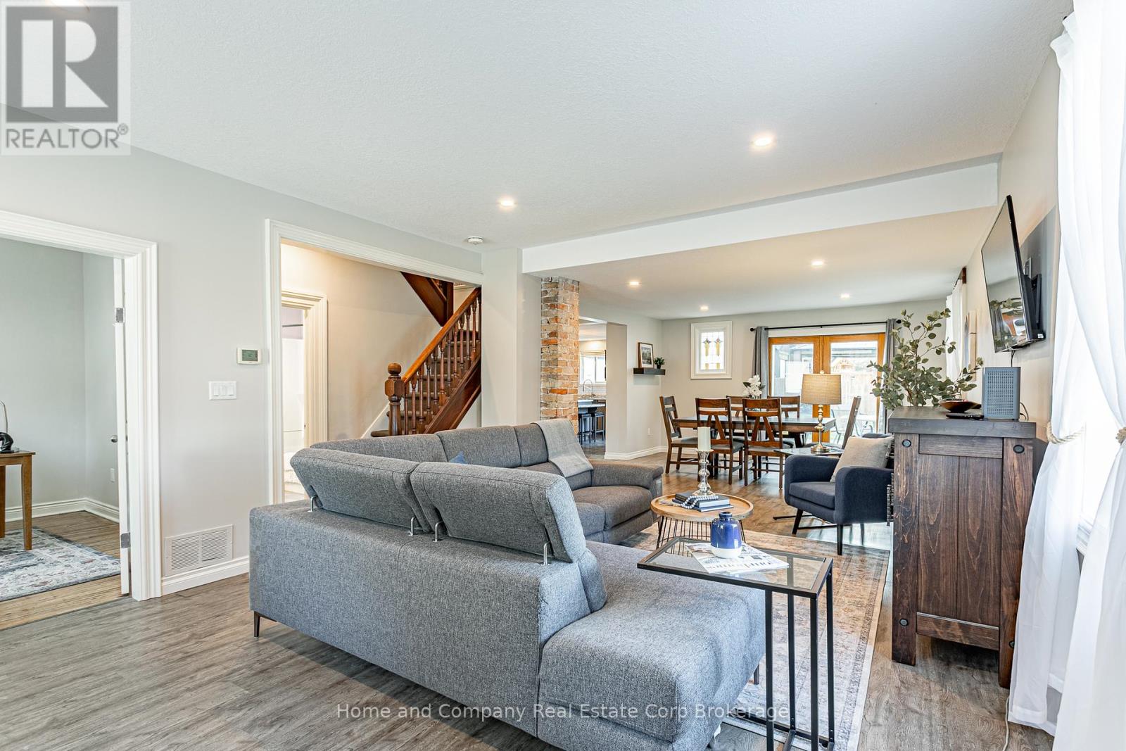 52 Ontario Street N, St. Marys, Ontario  N4X 1C8 - Photo 6 - X12406511