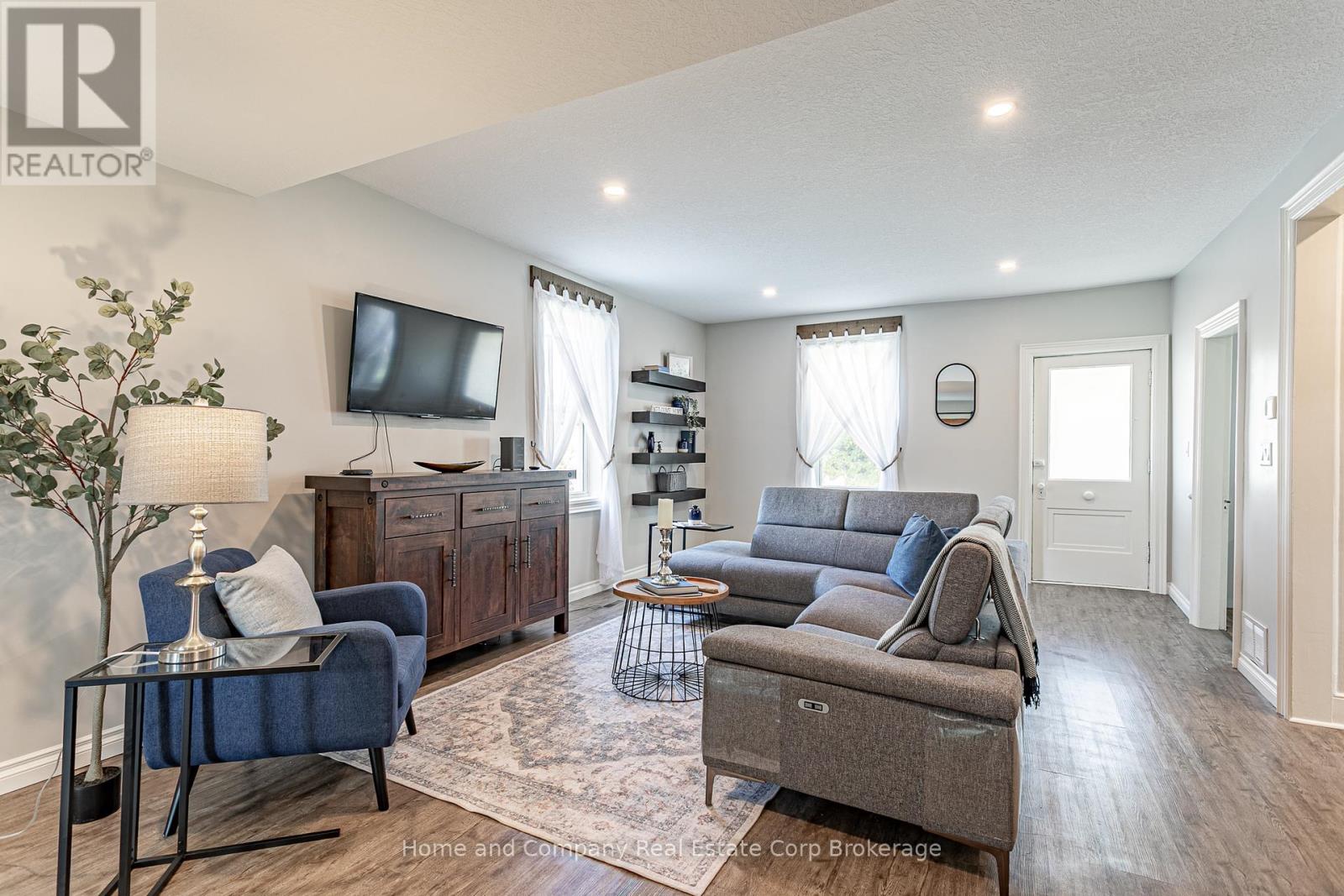52 Ontario Street N, St. Marys, Ontario  N4X 1C8 - Photo 8 - X12406511
