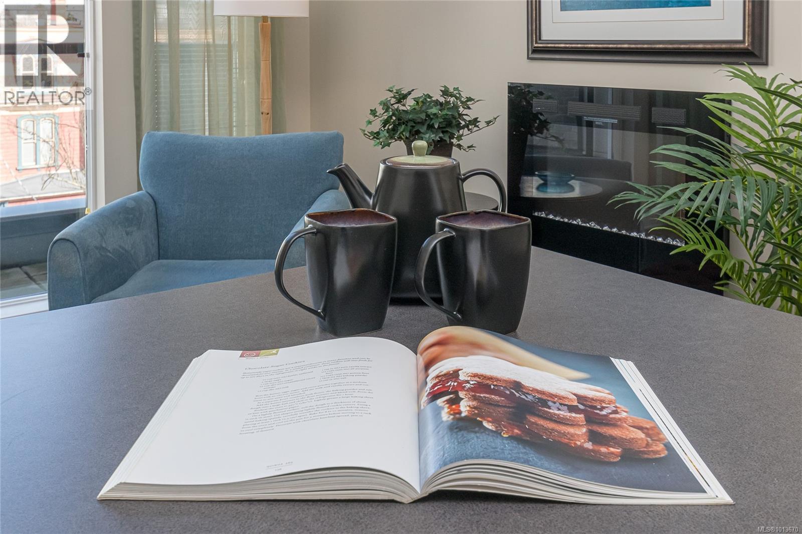 402 1121 Fort St, Victoria, British Columbia  V8V 3K9 - Photo 12 - 1013670