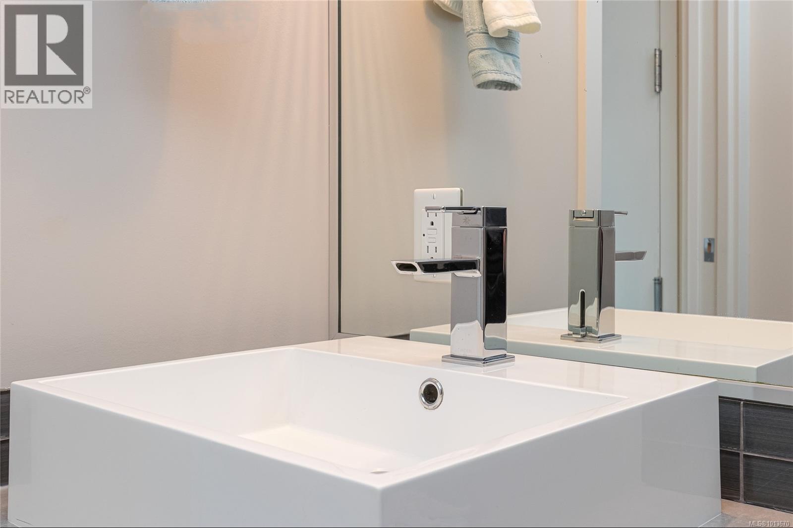 402 1121 Fort St, Victoria, British Columbia  V8V 3K9 - Photo 16 - 1013670