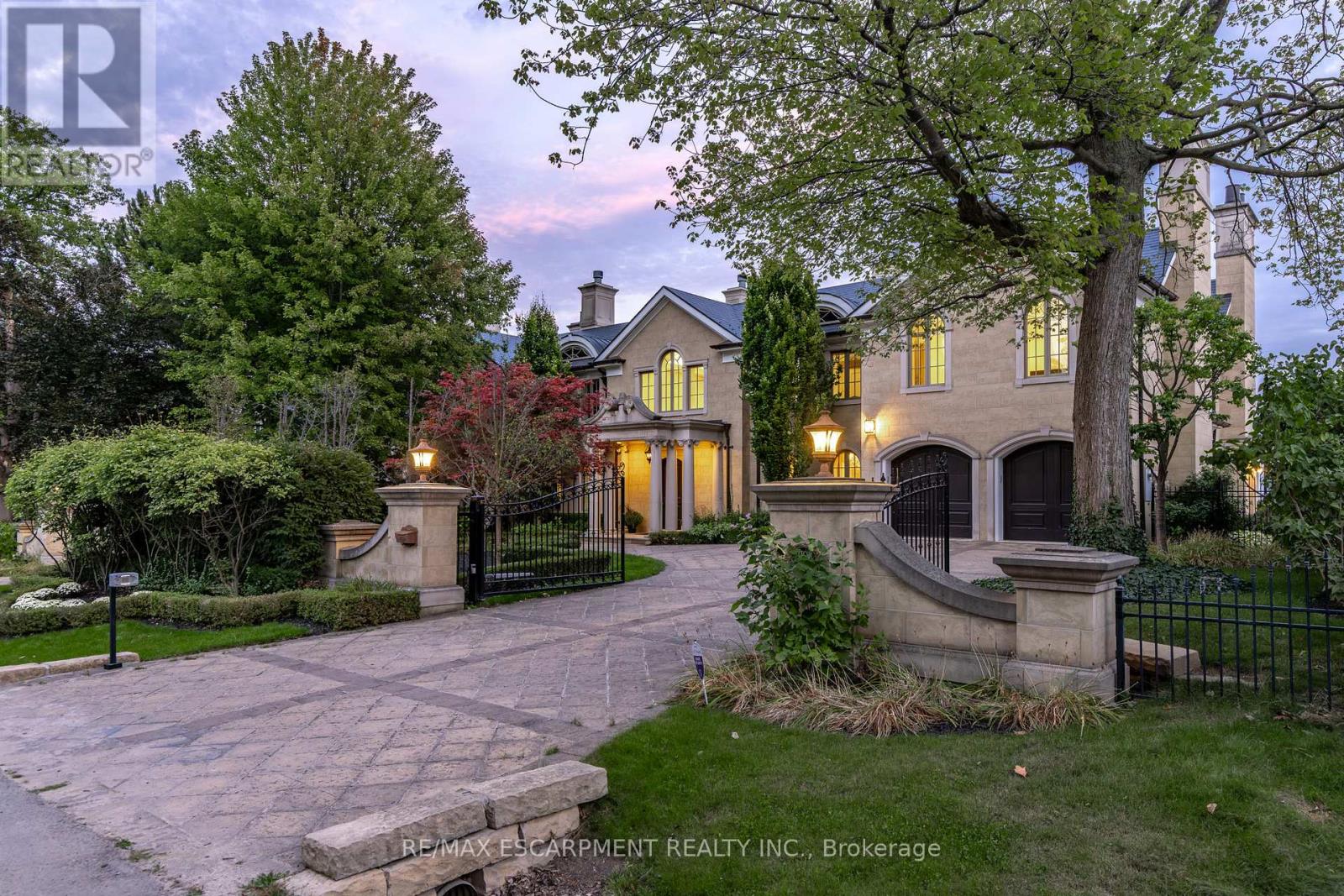 1092 Argyle Drive, Oakville, Ontario  L6J 1A7 - Photo 13 - W12406145