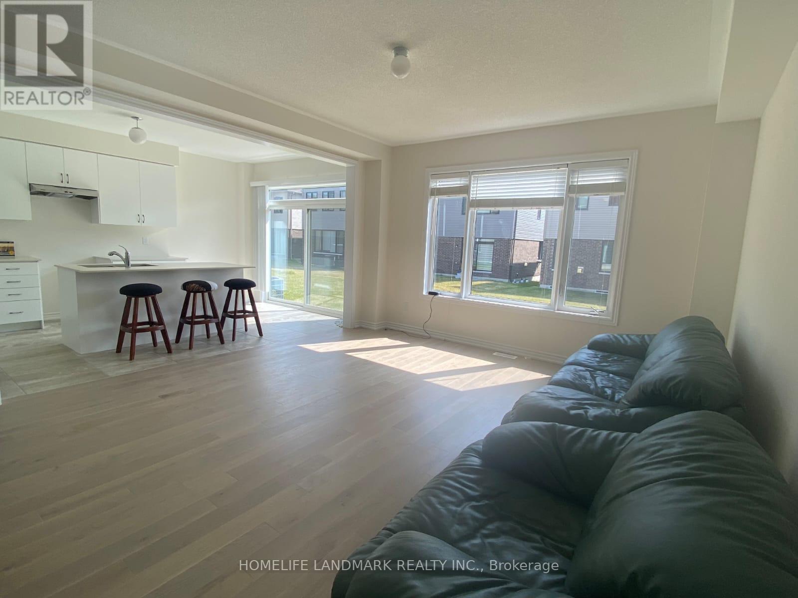 36 Rochester Drive, Barrie, Ontario  L9S 2Z8 - Photo 5 - S12387320